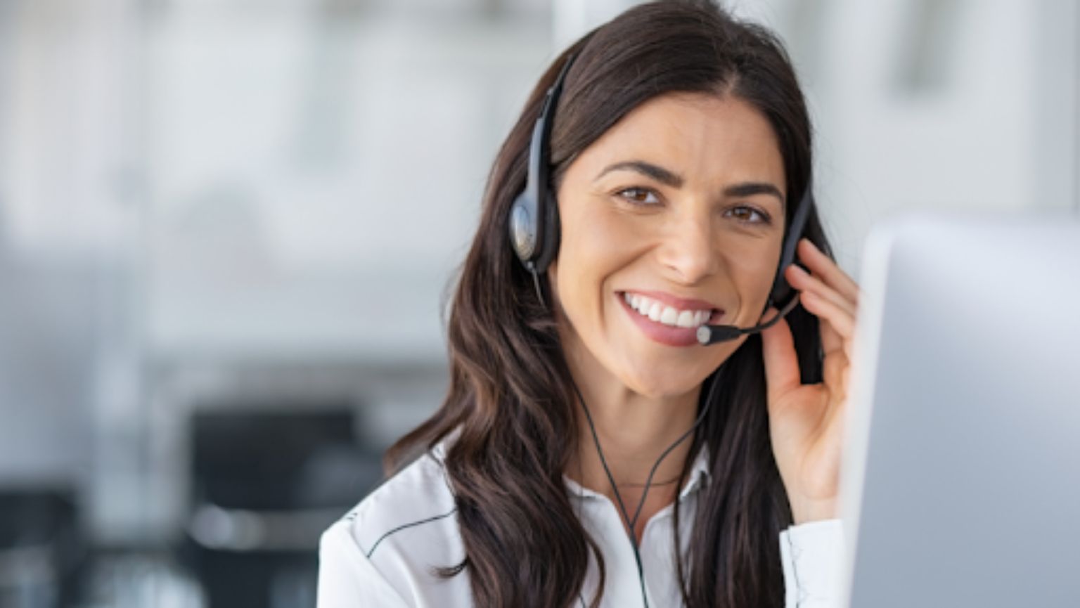 How Call Centers Enhance Guest Satisfaction in the Hospitality Industry