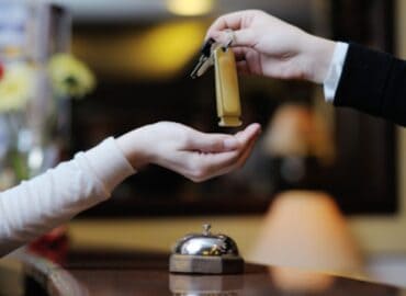 PERSONALIZING HOTEL PACKAGES WITH PROFESSIONAL CALL CENTER SUPPORT