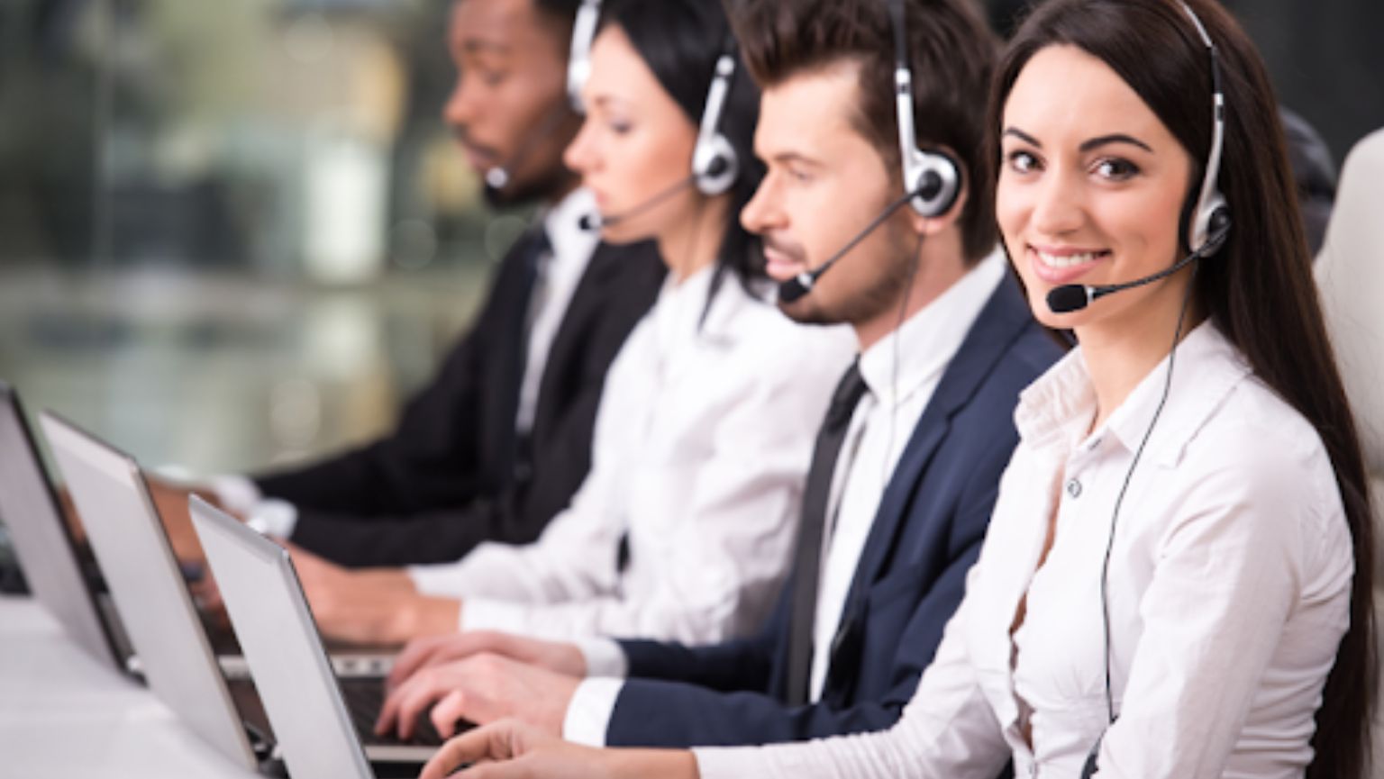 How Call Centers Improve Inbound Help Desk Services