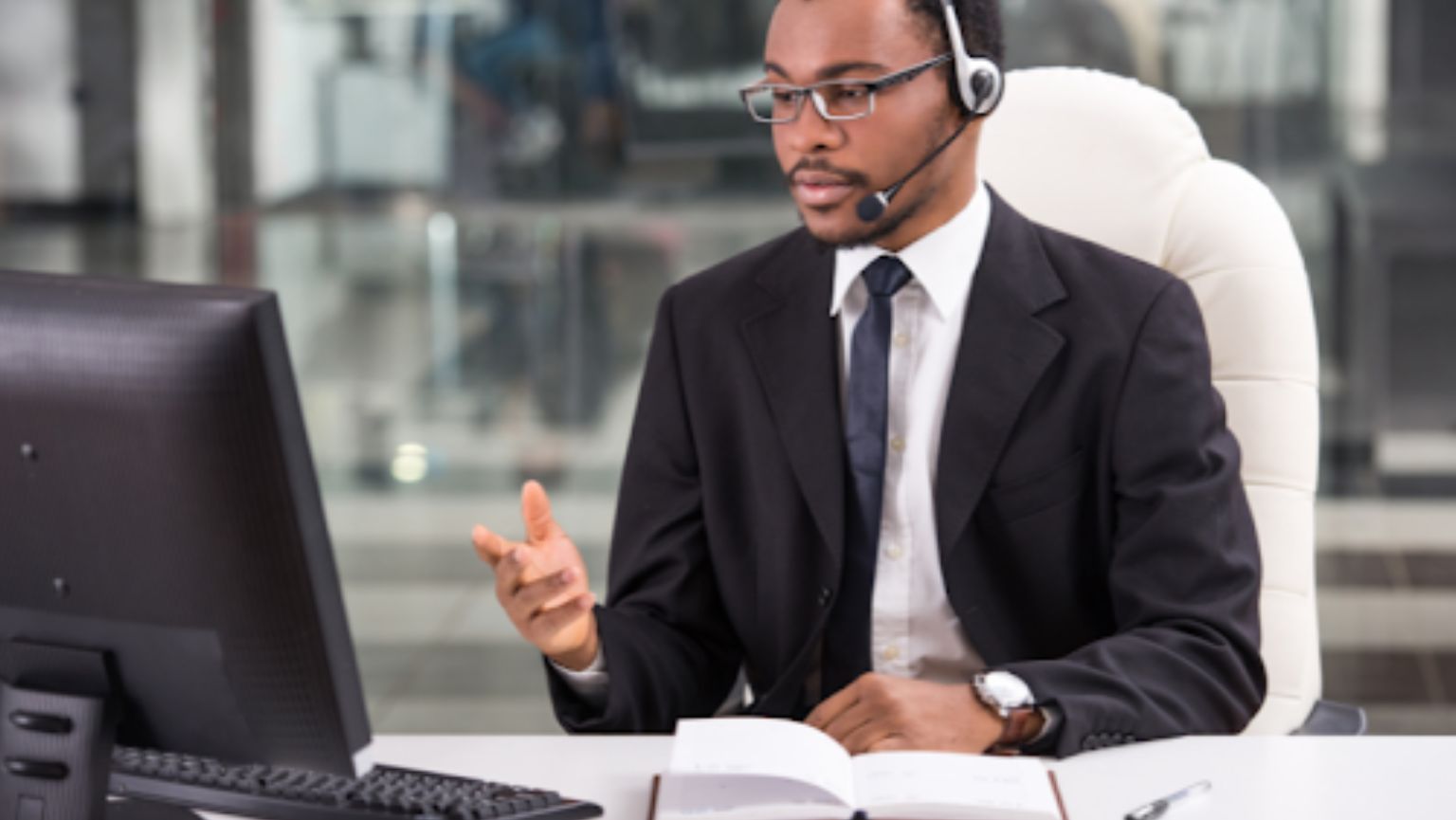 The Role of Call Centers in Managing Inbound Help Desks